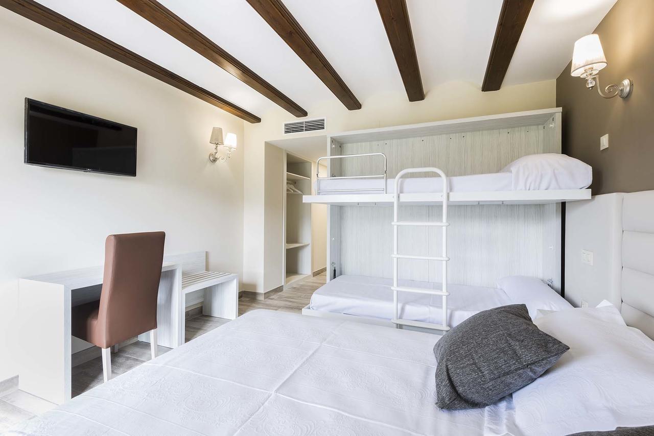 Hotel Atiana 阿尔巴拉辛 外观 照片