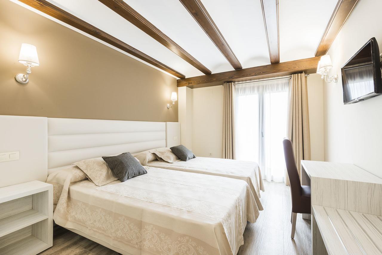 Hotel Atiana 阿尔巴拉辛 外观 照片